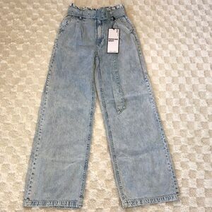 Almost Famous NWOT Paper Bag Waist Light Wash Jeans